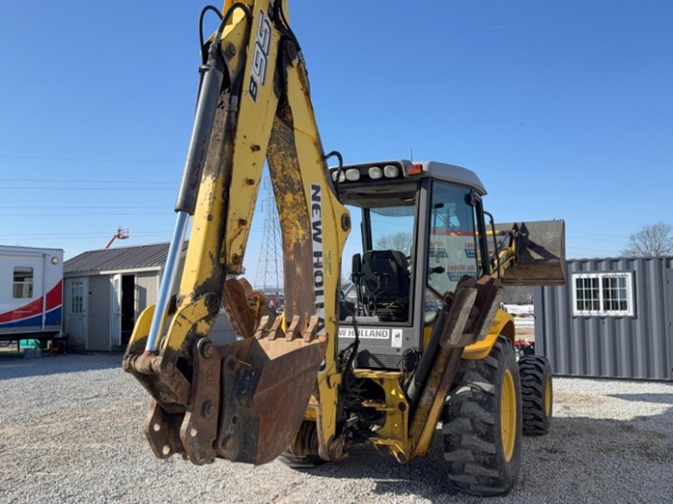 new-holland-b95b-image-4