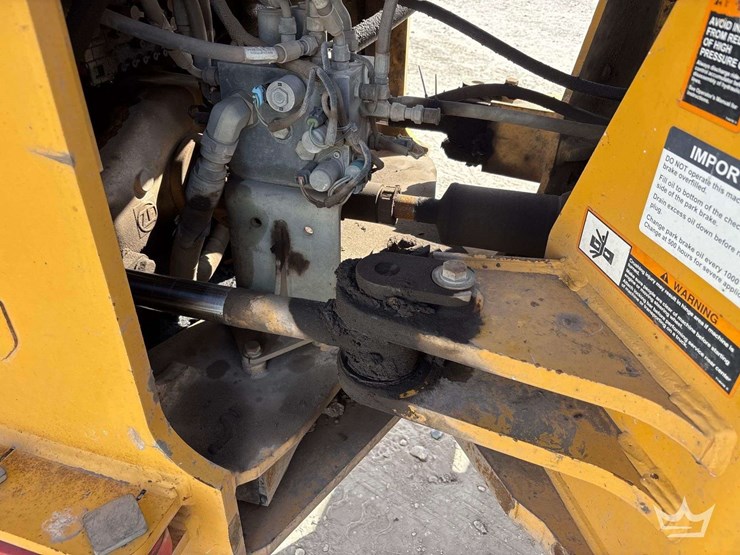 2014-deere-644k-image-15