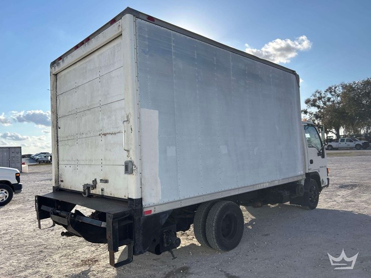 2004-isuzu-npr-image-3