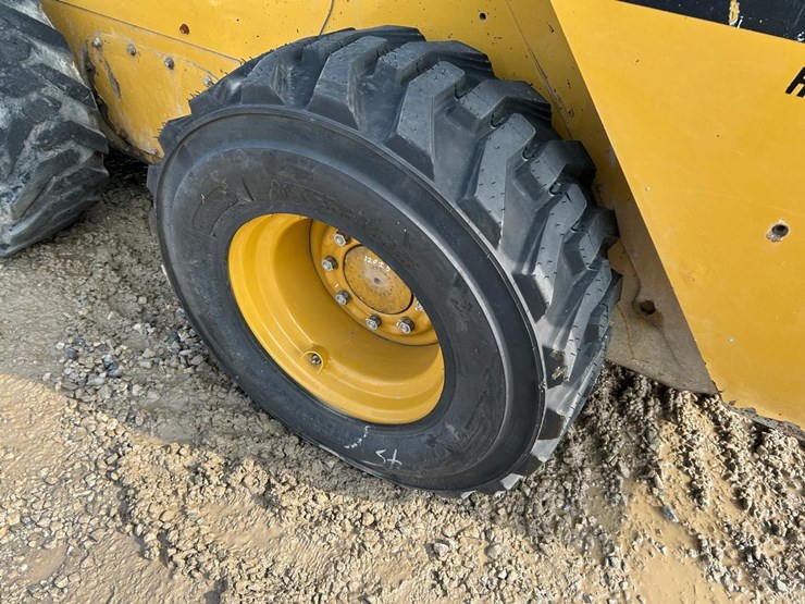 2017-caterpillar-262d-image-15