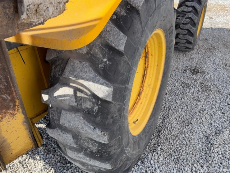 new-holland-b95b-image-13