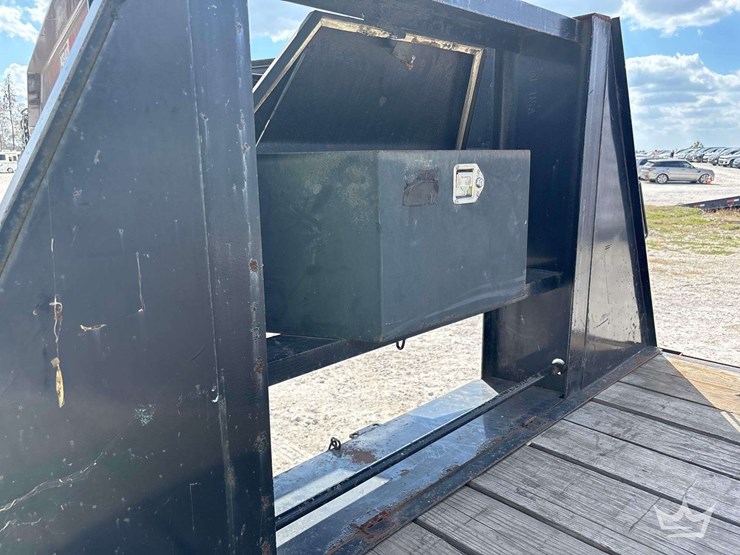 2022-custom-flatbed-image-15