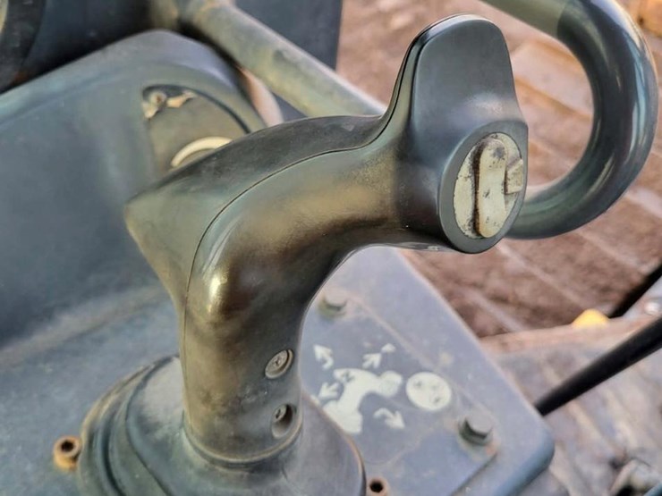 2012-deere-650k-image-14