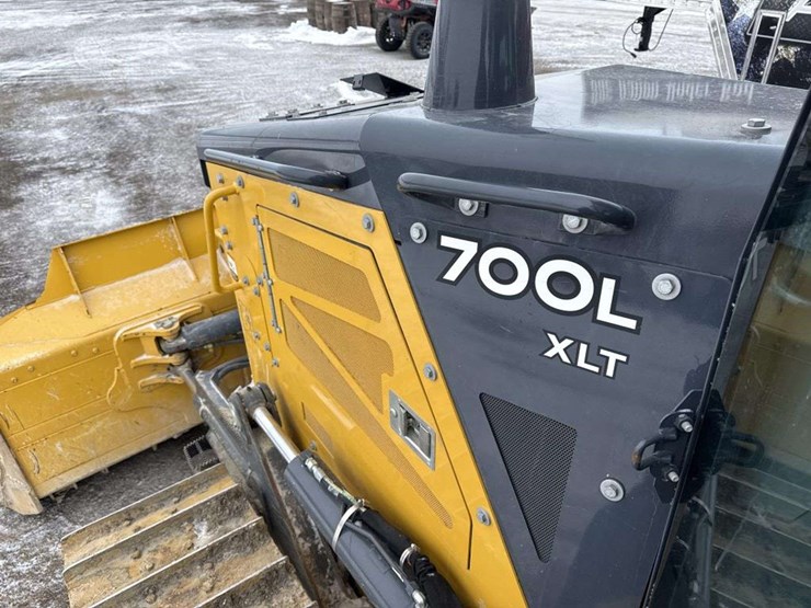 2023-deere-700l-image-24