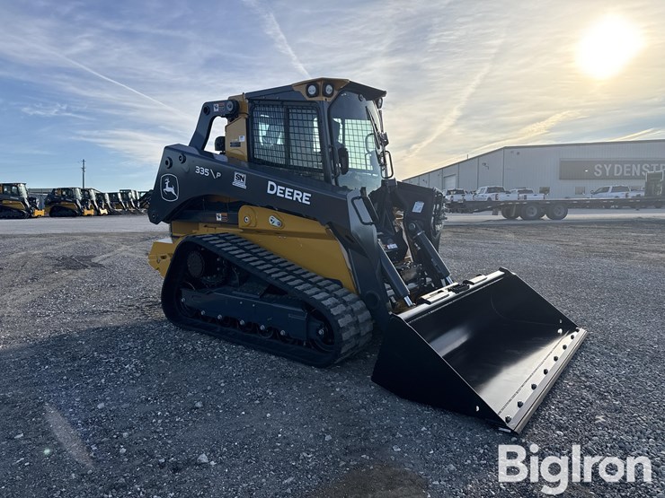 2025-john-deere-11-image-3