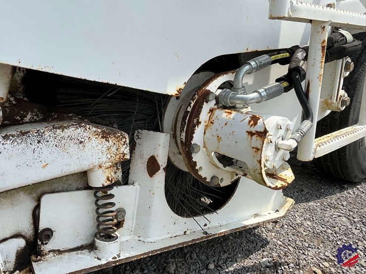 roadtec-cb100-sweeper-conveyor-image-26