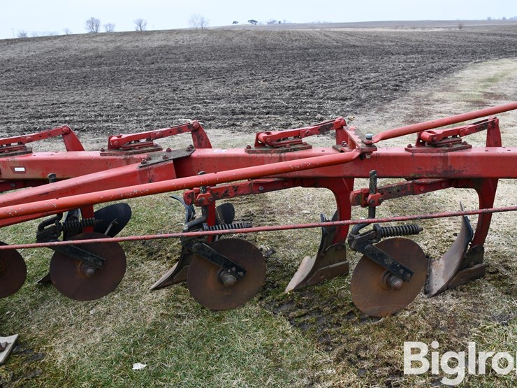 international-720-image-11