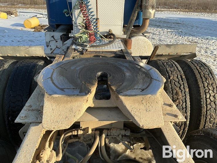 2001-international-9900i-image-10