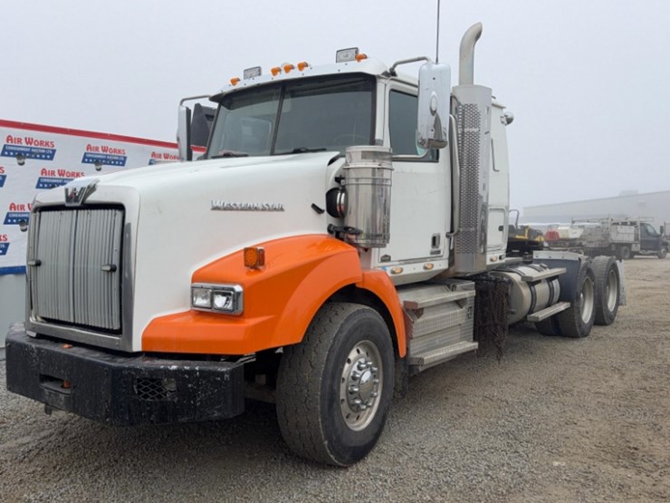 2015-western-star-4900sb-image-4