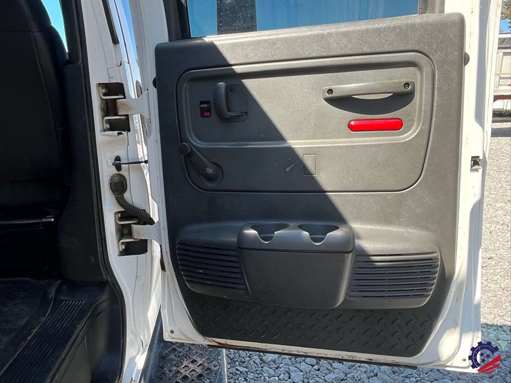 2007-gmc-c5500-flatbed-truck-image-53