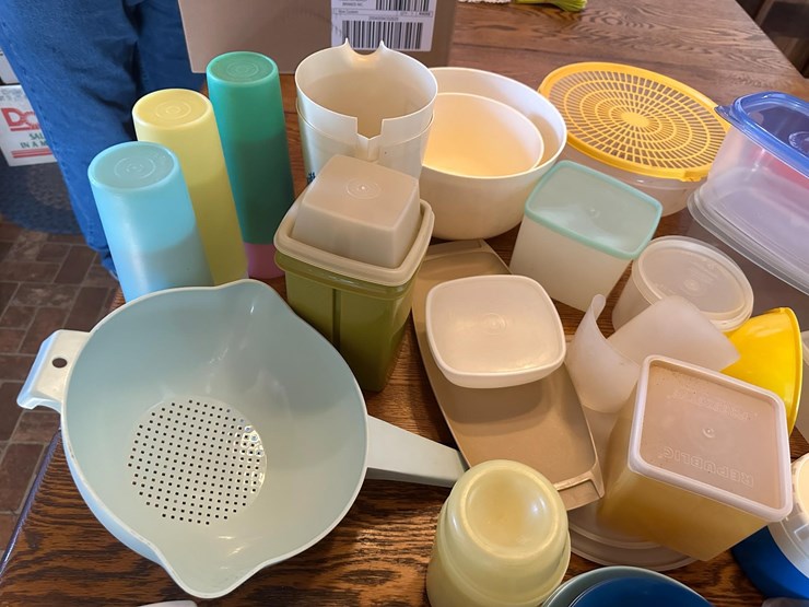 misc.-plastic-tupperware-image-5