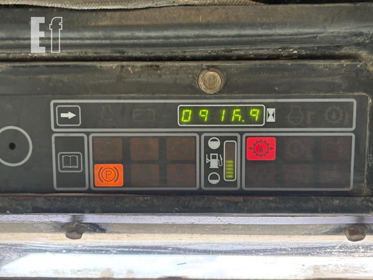 new-holland-lx885-image-9