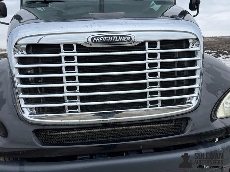 2006-freightliner-columbia-112-image-11