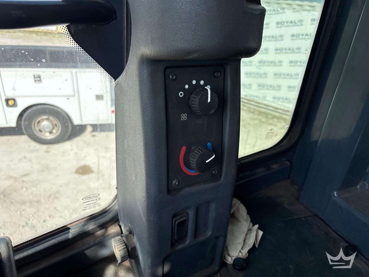 2014-deere-644k-image-29