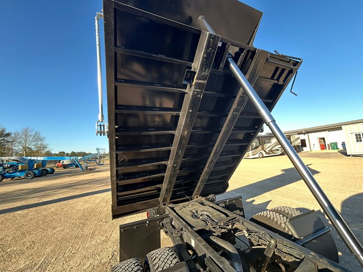 2014-dodge-ram-3500-image-21