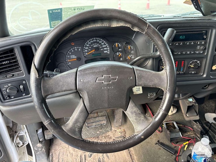 2004-chevrolet-silverado-1500-image-17