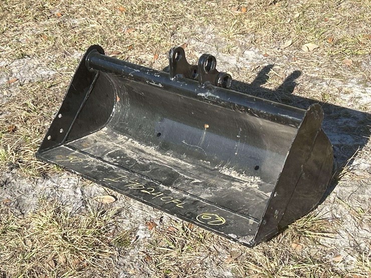 vicsec-30in.-grading-bucket-mini-excavator-attachment-image-1