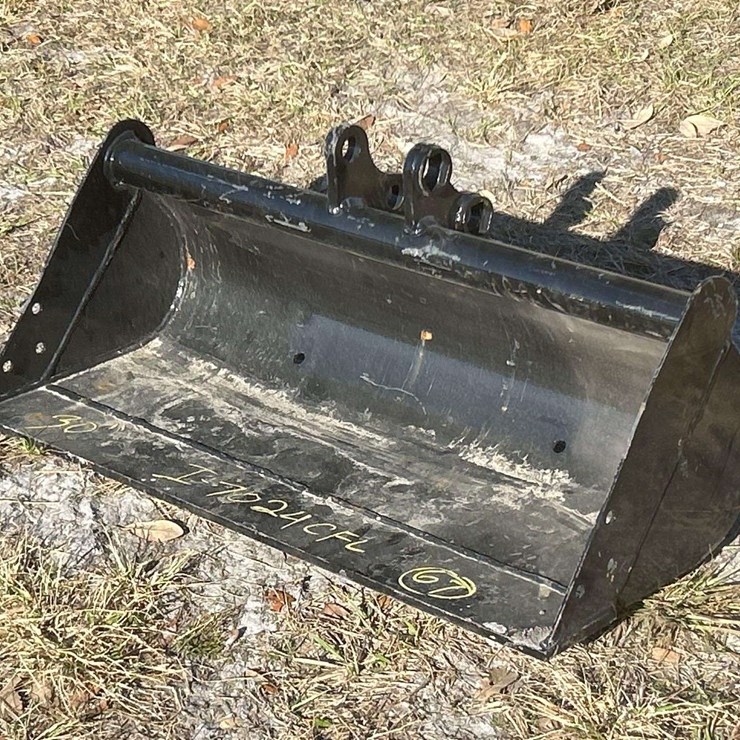 Vicsec 30in. Grading Bucket Mini Excavator Attachment