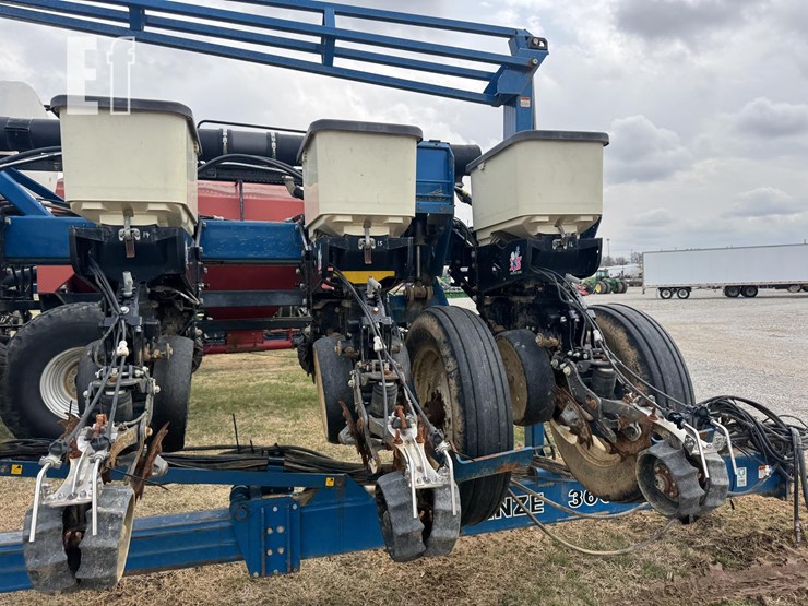 2008-kinze-3600-image-6