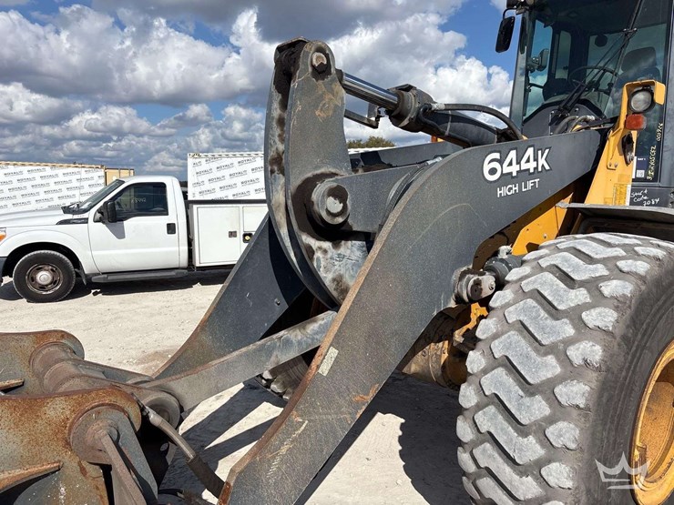 2014-deere-644k-image-10