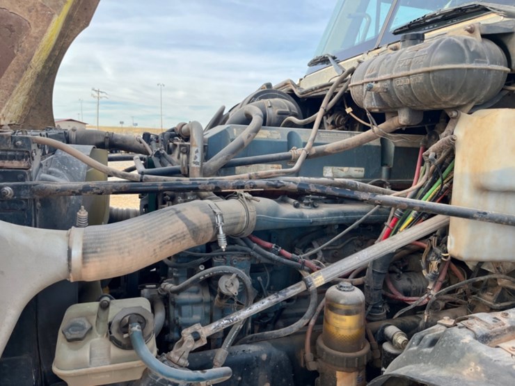 2007-freightliner-columbia-120-image-8