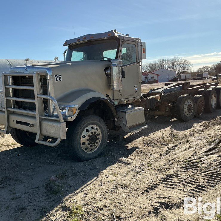 2001 INTERNATIONAL 2001