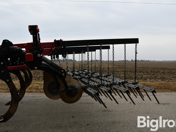 case-ih-870-ecolo-tiger-7-shank-disk-ripper-image-18