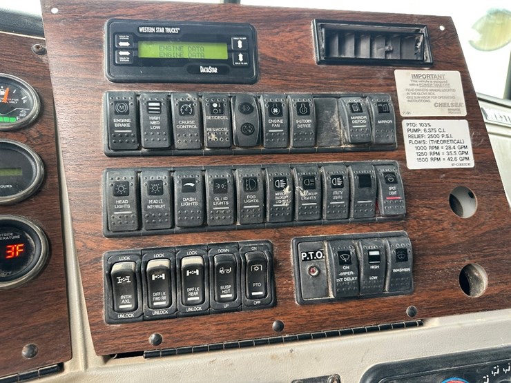 2015-western-star-4900-image-9