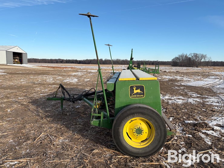 john-deere-8300-image-8