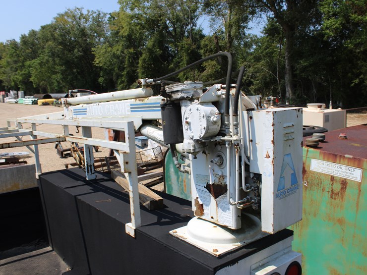 #1653-•-service-bed-with-working-auto-crane-and-lift-gate-image-13