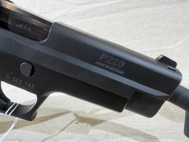 #231-•-sig-sauer-p220-pistol-image-12
