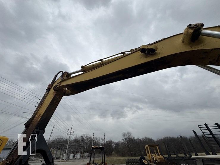 caterpillar-235b-image-24