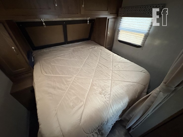 2018-gulf-stream-coach-vintage-cruiser-112-image-12