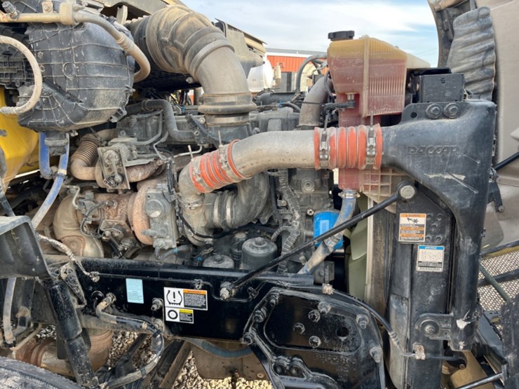 2017-peterbilt-579-image-10