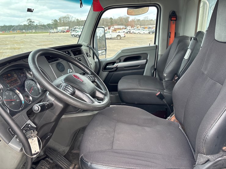 2020-kenworth-t680-image-8