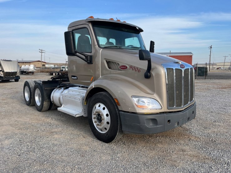 2017-peterbilt-579-image-3