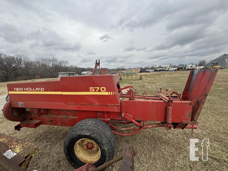 new-holland-570-image-11