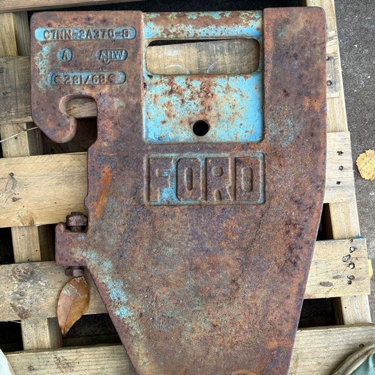(1) Ford Suitcase Weight