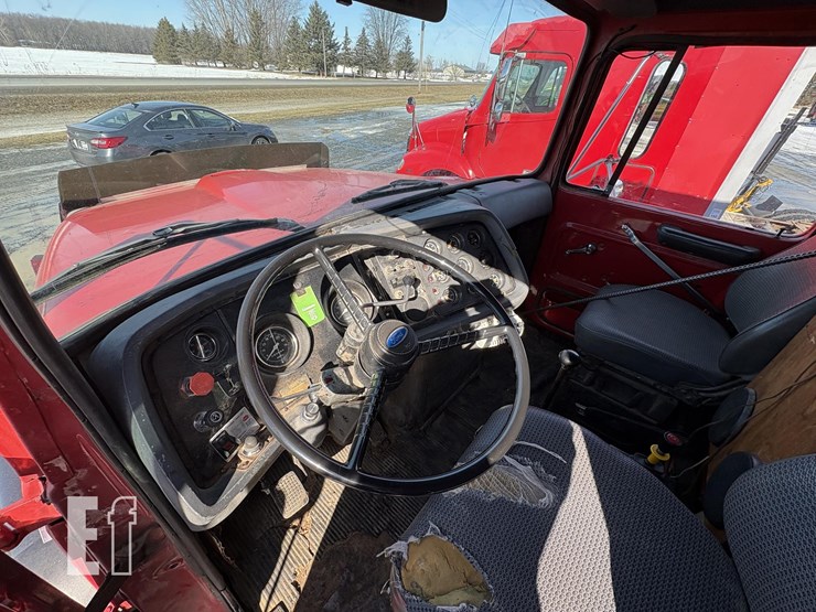 1984-ford-l8000-image-18