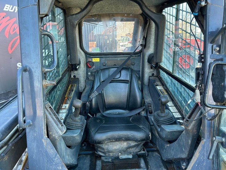 2015-deere-323e-image-19