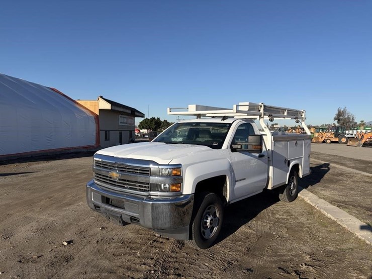 2016-chevrolet-silverado-2500-image-1