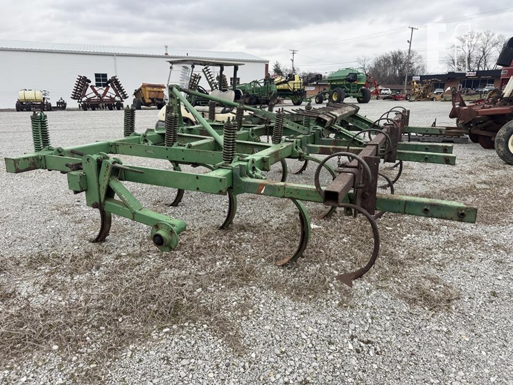 john-deere-100-image-7