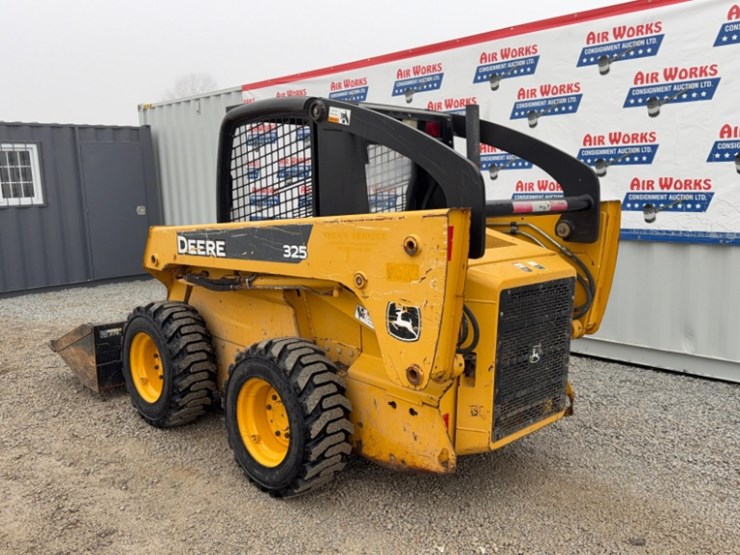 john-deere-325-image-2