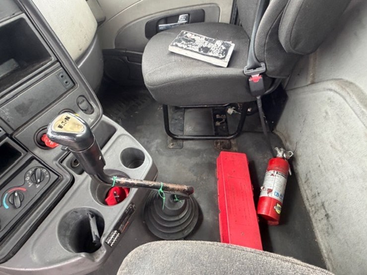 2016-international-prostar-image-44