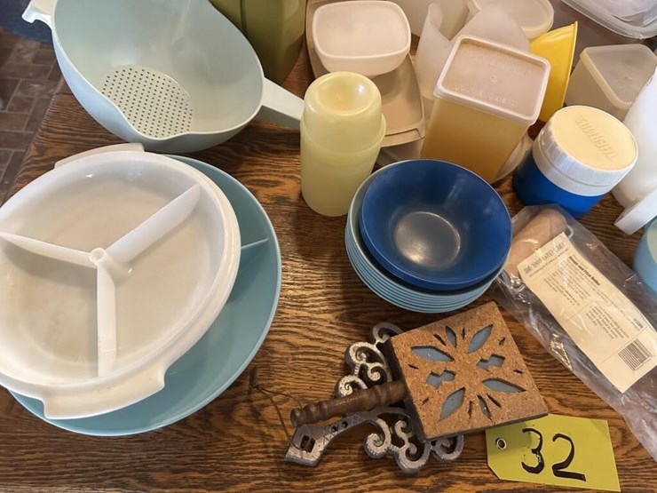 misc.-plastic-tupperware-image-4