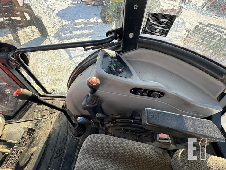 2013-case-ih-farmall-125a-image-9