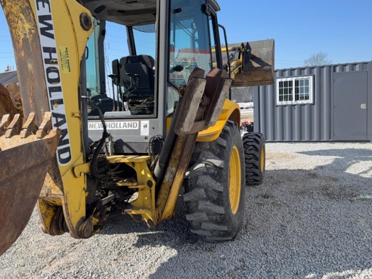 new-holland-b95b-image-8