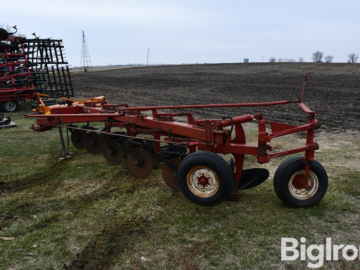 international-720-image-7