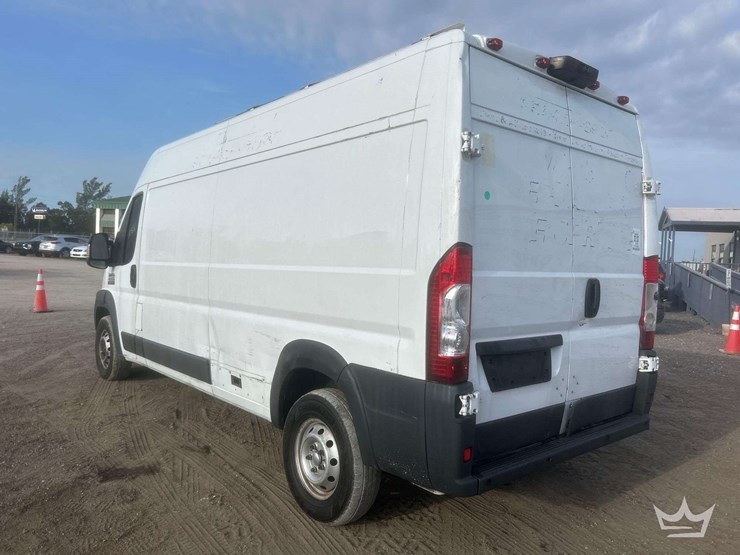 2016-ram-promaster-2500-image-4