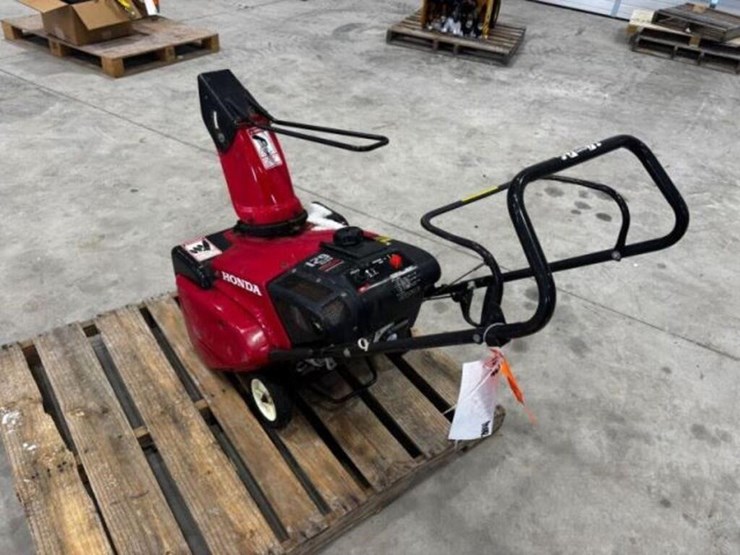 honda-hs621-4-stroke-snow-thrower-image-7